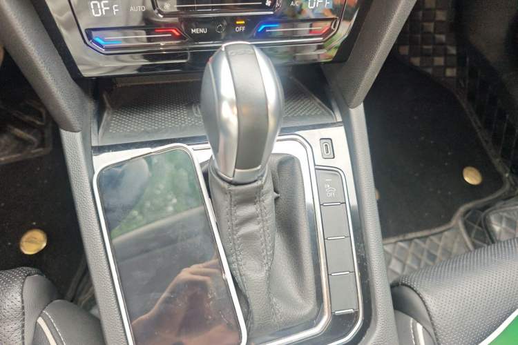 Used Volkswagen Magotan GTE Plug-in Hybrid 2022 GTE Luxury Model Gear Lever