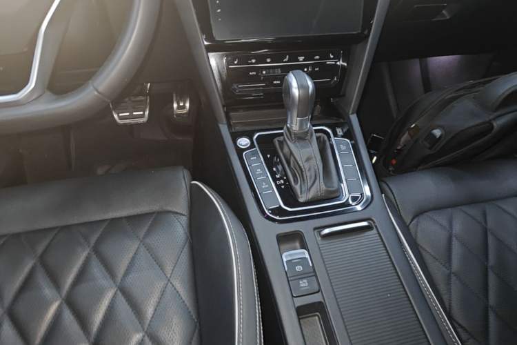 Used Volkswagen Magotan GTE Plug-in Hybrid 2022 GTE Luxury Model Gear Lever