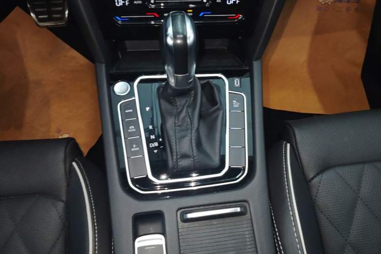 Used Volkswagen Magotan GTE Plug-in Hybrid 2022 GTE Luxury Model Gear Lever