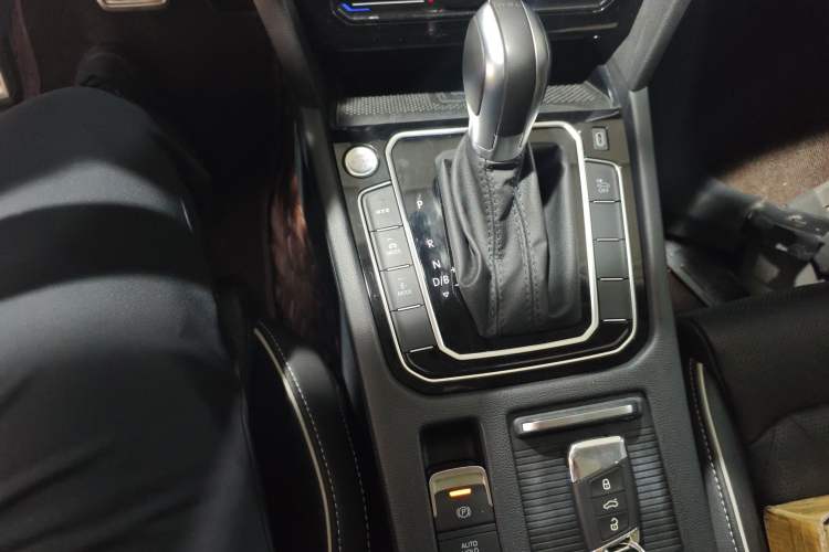 Used Volkswagen Magotan GTE Plug-in Hybrid 2022 GTE Luxury Model Gear Lever