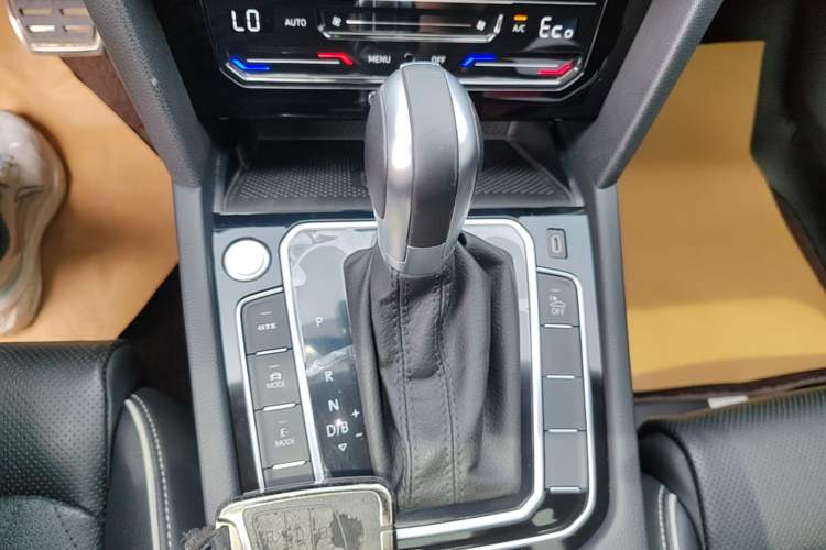 Used Volkswagen Magotan GTE Plug-in Hybrid 2022 GTE Luxury Model Gear Lever