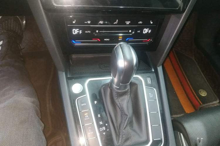 Used Volkswagen Magotan GTE Plug-in Hybrid 2022 GTE Luxury Model Gear Lever