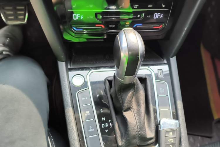 Used Volkswagen Magotan GTE Plug-in Hybrid 2022 GTE Luxury Model Gear Lever