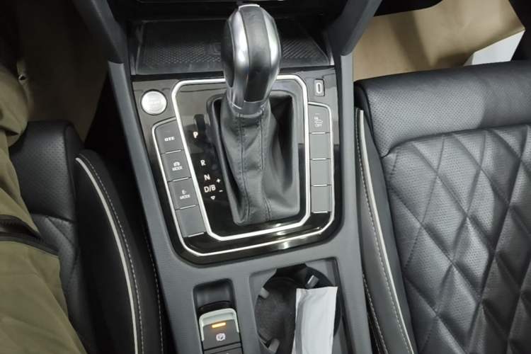 Used Volkswagen Magotan GTE Plug-in Hybrid 2022 GTE Luxury Model Gear Lever