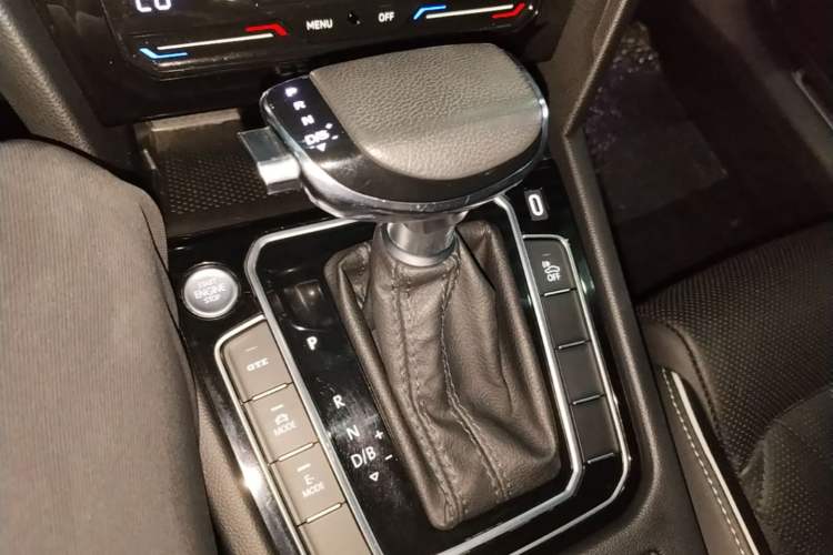 Used Volkswagen Magotan GTE Plug-in Hybrid 2022 GTE Luxury Model Gear Lever
