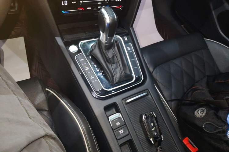 Used Volkswagen Magotan GTE Plug-in Hybrid 2022 GTE Luxury Model Gear Lever