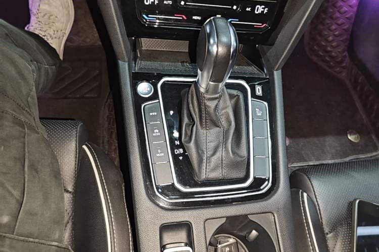 Used Volkswagen Magotan GTE Plug-in Hybrid 2022 GTE Luxury Model Gear Lever