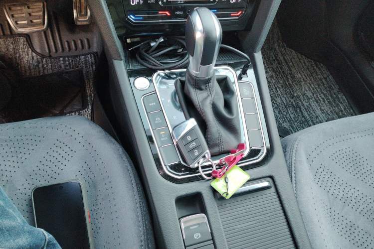 Used Volkswagen Magotan GTE Plug-in Hybrid 2022 GTE Luxury Model Gear Lever