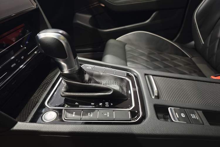 Used Volkswagen Magotan GTE Plug-in Hybrid 2022 GTE Luxury Model Gear Lever