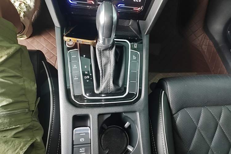Used Volkswagen Magotan GTE Plug-in Hybrid 2022 GTE Luxury Model Gear Lever