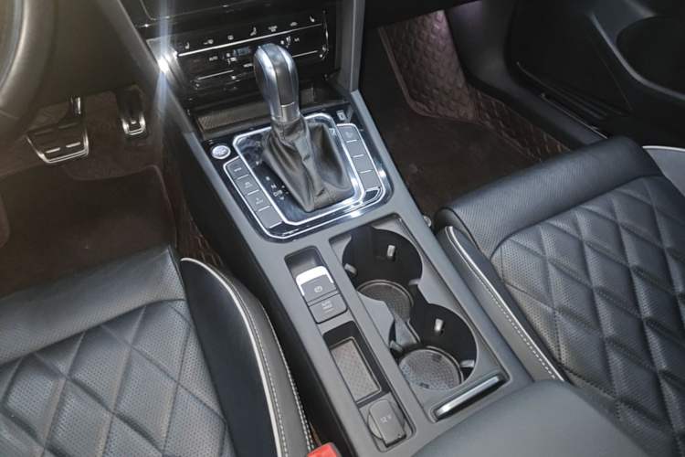 Used Volkswagen Magotan GTE Plug-in Hybrid 2022 GTE Luxury Model Gear Lever