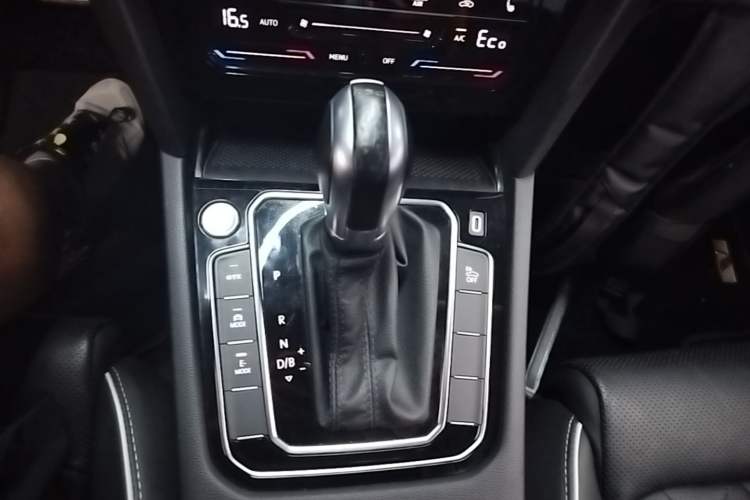 Used Volkswagen Magotan GTE Plug-in Hybrid 2022 GTE Luxury Model Gear Lever