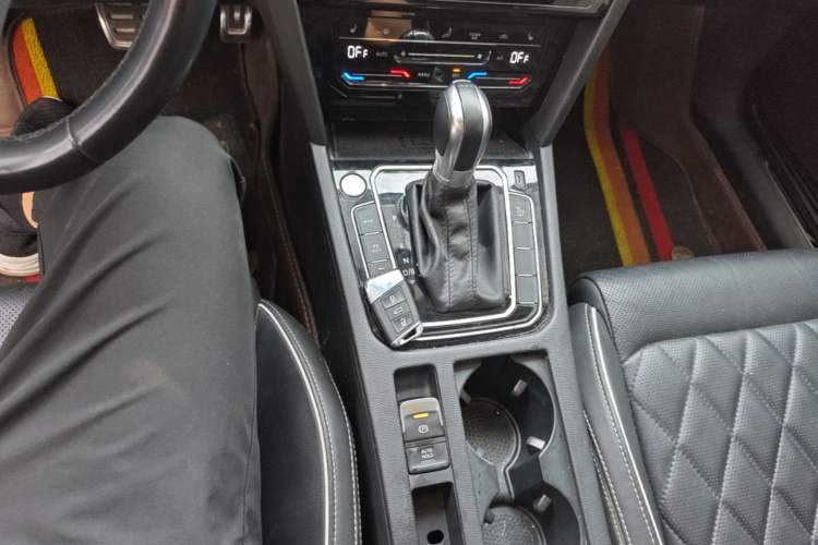 Used Volkswagen Magotan GTE Plug-in Hybrid 2022 GTE Luxury Model Gear Lever