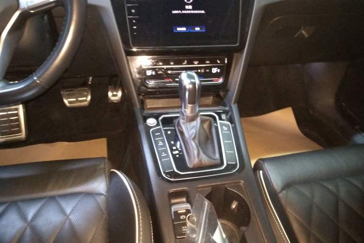 Used Volkswagen Magotan GTE Plug-in Hybrid 2022 GTE Luxury Model Gear Lever