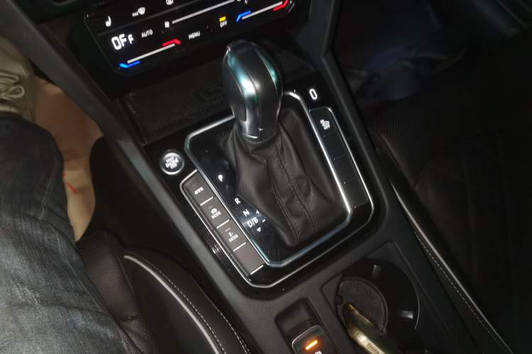 Used Volkswagen Magotan GTE Plug-in Hybrid 2022 GTE Luxury Model Gear Lever