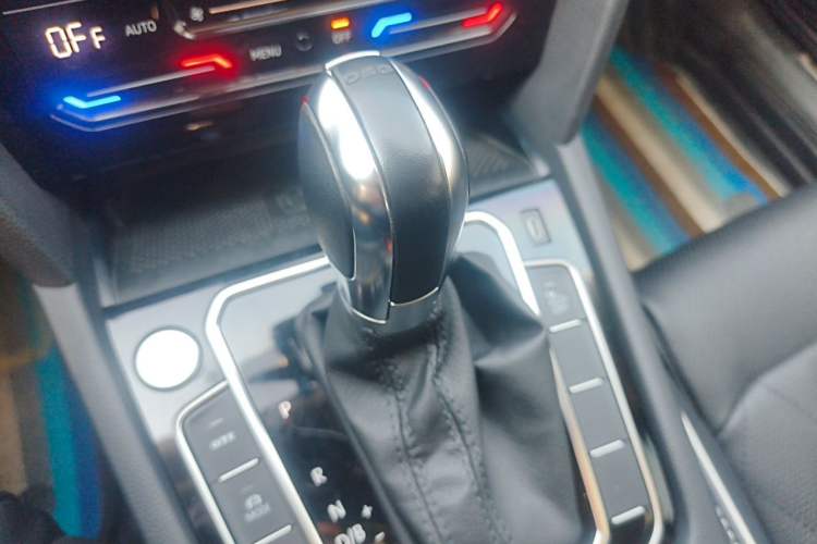 Used Volkswagen Magotan GTE Plug-in Hybrid 2022 GTE Luxury Model Gear Lever