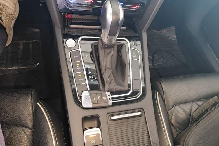 Used Volkswagen Magotan GTE Plug-in Hybrid 2022 GTE Luxury Model Gear Lever