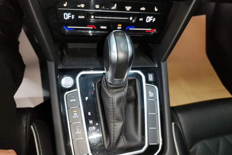 Used Volkswagen Magotan GTE Plug-in Hybrid 2022 GTE Luxury Model Gear Lever