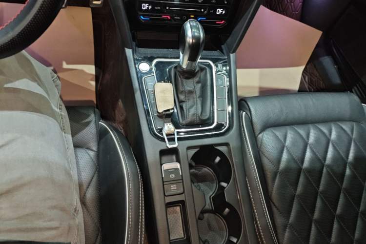Used Volkswagen Magotan GTE Plug-in Hybrid 2022 GTE Luxury Model Gear Lever