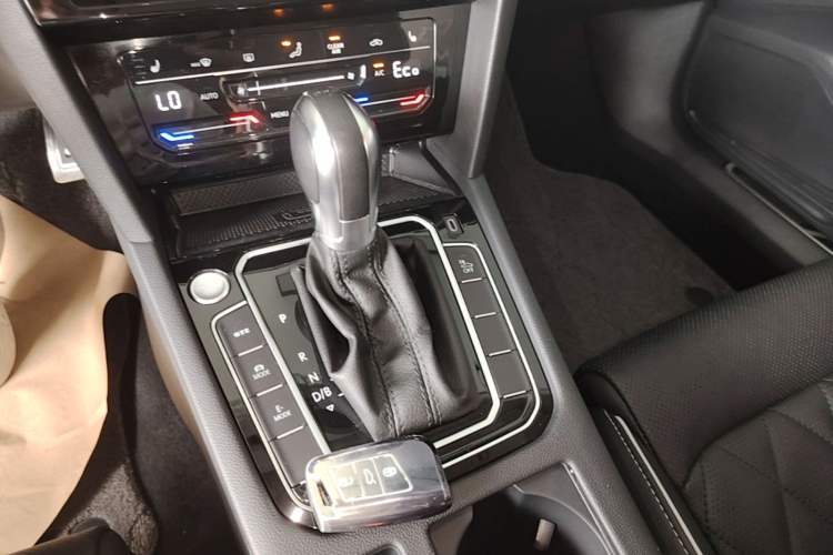 Used Volkswagen Magotan GTE Plug-in Hybrid 2022 GTE Luxury Model Gear Lever