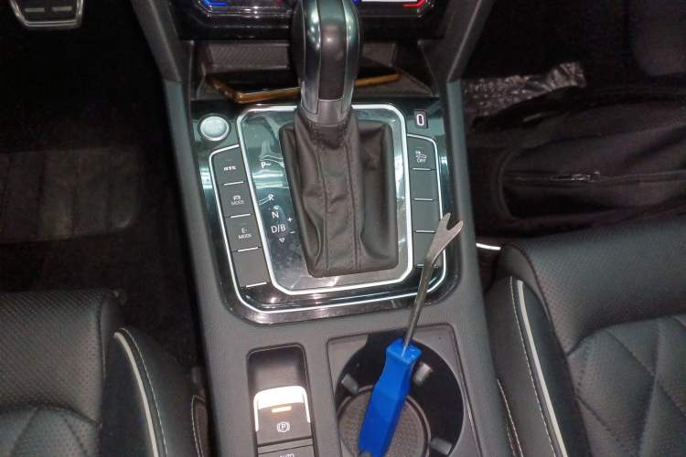 Used Volkswagen Magotan GTE Plug-in Hybrid 2022 GTE Luxury Model Gear Lever