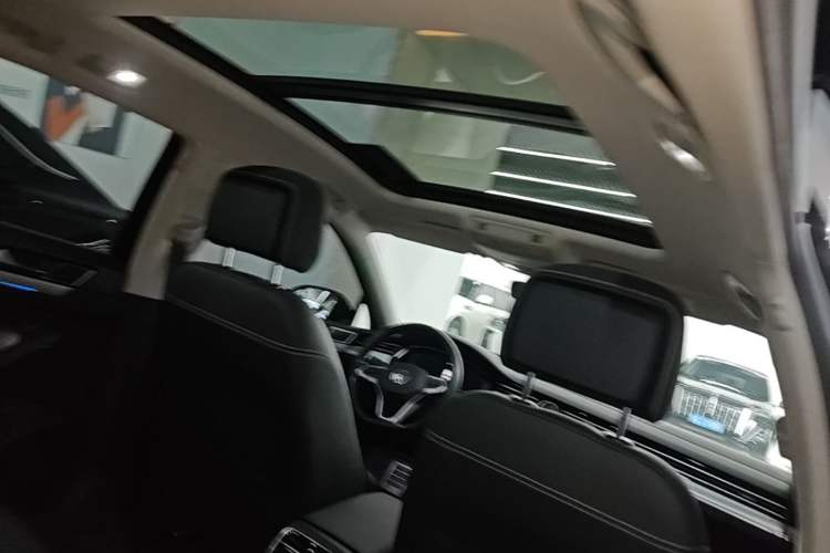 Used Volkswagen Magotan GTE Plug-in Hybrid 2022 GTE Luxury Model Headliner