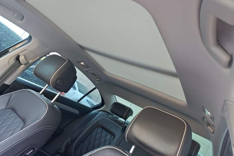 Used Volkswagen Magotan GTE Plug-in Hybrid 2022 GTE Luxury Model Headliner