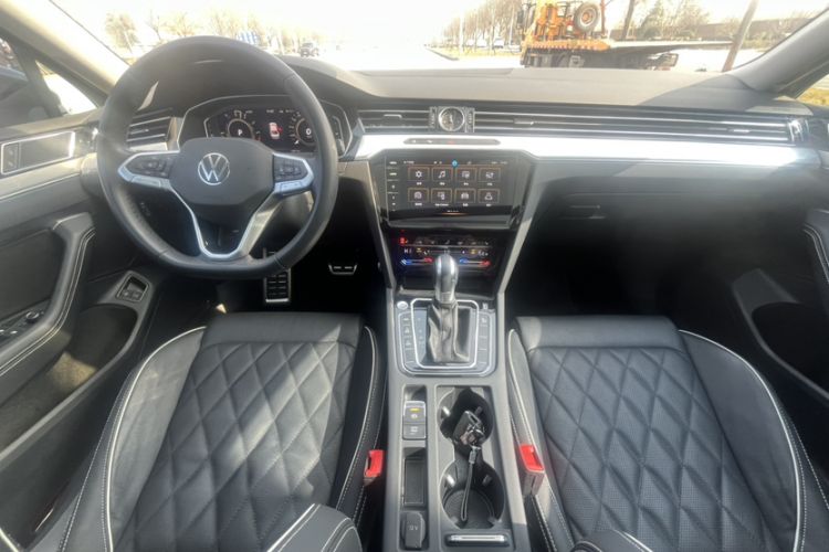 Used Volkswagen Magotan GTE Plug-in Hybrid 2022 GTE Prestige Model Interior 1