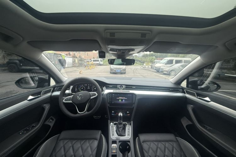 Used Volkswagen Magotan GTE Plug-in Hybrid 2022 GTE Prestige Model Interior 1