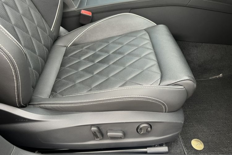 Used Volkswagen Magotan GTE Plug-in Hybrid 2022 GTE Prestige Model Interior 10
