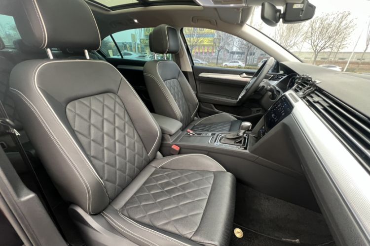 Used Volkswagen Magotan GTE Plug-in Hybrid 2022 GTE Prestige Model Interior 11