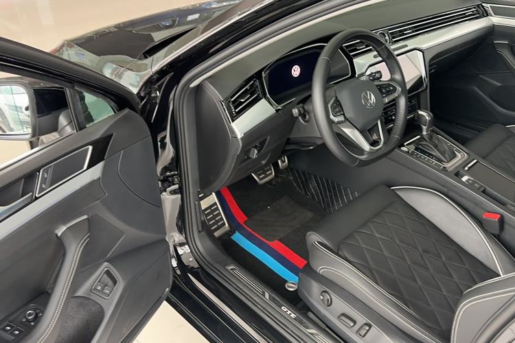 Used Volkswagen Magotan GTE Plug-in Hybrid 2022 GTE Luxury Model Interior 2