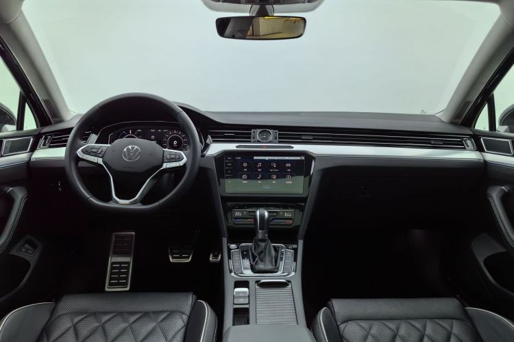 Used Volkswagen Magotan GTE Plug-in Hybrid 2022 GTE Luxury Model Interior 2