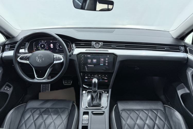 Used Volkswagen Magotan GTE Plug-in Hybrid 2022 GTE Luxury Model Interior 2