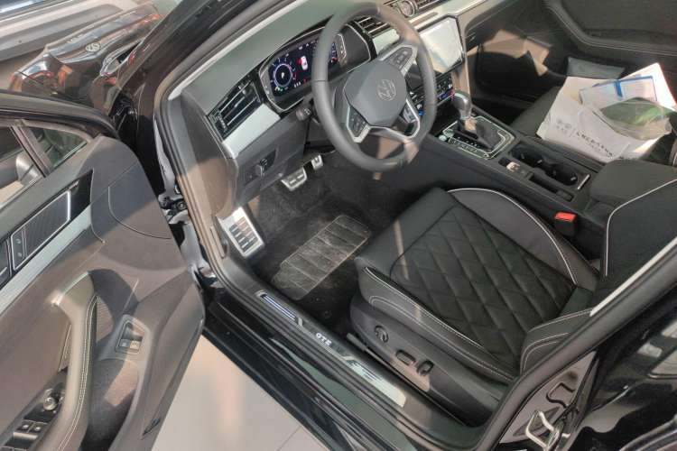 Used Volkswagen Magotan GTE Plug-in Hybrid 2022 GTE Luxury Model Interior 2