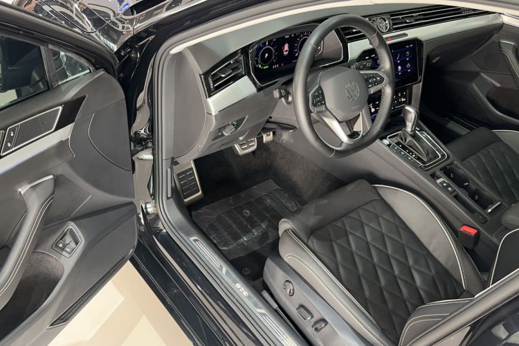 Used Volkswagen Magotan GTE Plug-in Hybrid 2022 GTE Luxury Model Interior 2