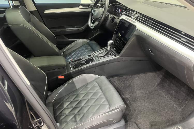 Used Volkswagen Magotan GTE Plug-in Hybrid 2022 GTE Luxury Model Interior 2