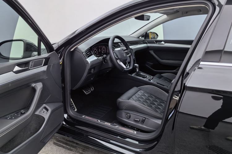 Used Volkswagen Magotan GTE Plug-in Hybrid 2022 GTE Luxury Model Interior 3