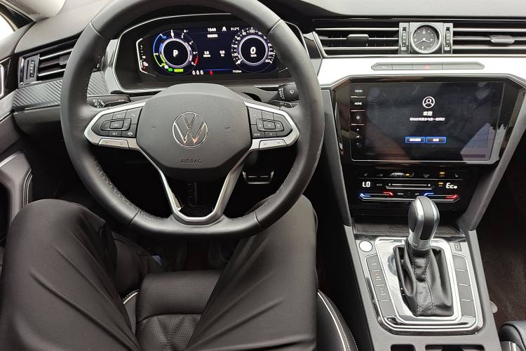 Used Volkswagen Magotan GTE Plug-in Hybrid 2022 GTE Luxury Model Interior 3