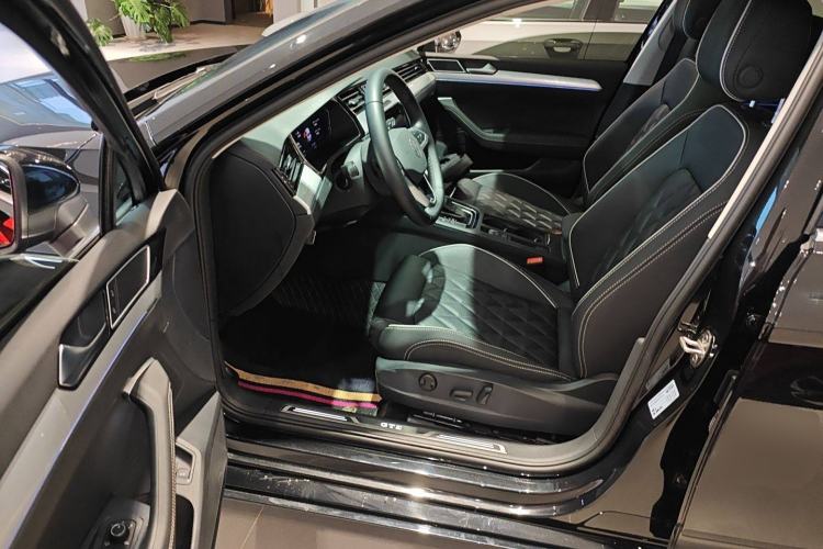 Used Volkswagen Magotan GTE Plug-in Hybrid 2022 GTE Luxury Model Interior 3