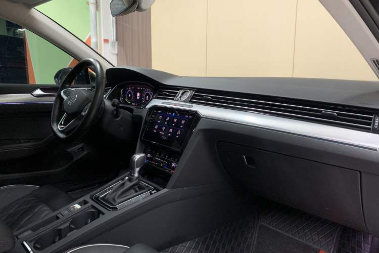 Used Volkswagen Magotan GTE Plug-in Hybrid 2022 GTE Luxury Model Interior 3