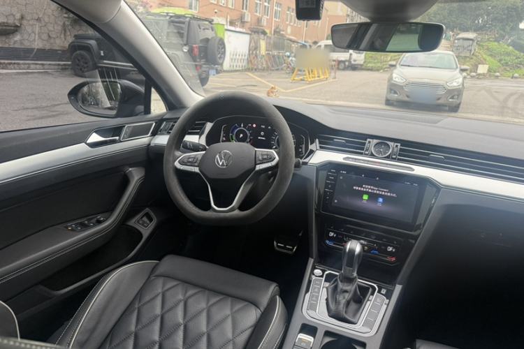 Used Volkswagen Magotan GTE Plug-in Hybrid 2022 GTE Prestige Model Interior 3