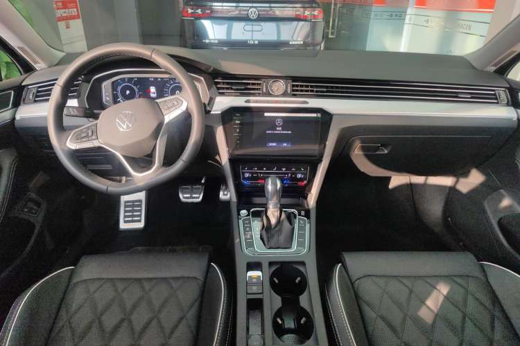 Used Volkswagen Magotan GTE Plug-in Hybrid 2022 GTE Luxury Model Interior 3