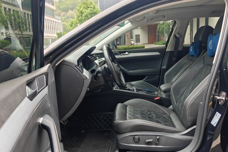 Used Volkswagen Magotan GTE Plug-in Hybrid 2022 GTE Luxury Model Interior 3