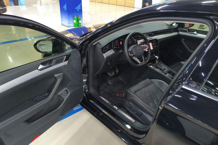 Used Volkswagen Magotan GTE Plug-in Hybrid 2022 GTE Luxury Model Interior 3