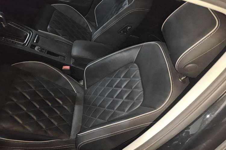 Used Volkswagen Magotan GTE Plug-in Hybrid 2022 GTE Prestige Model Interior 3