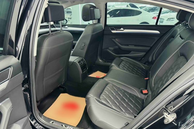 Used Volkswagen Magotan GTE Plug-in Hybrid 2022 GTE Luxury Model Interior 3
