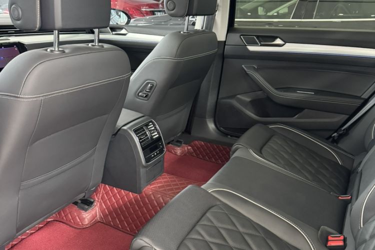 Used Volkswagen Magotan GTE Plug-in Hybrid 2022 GTE Luxury Model Interior 4