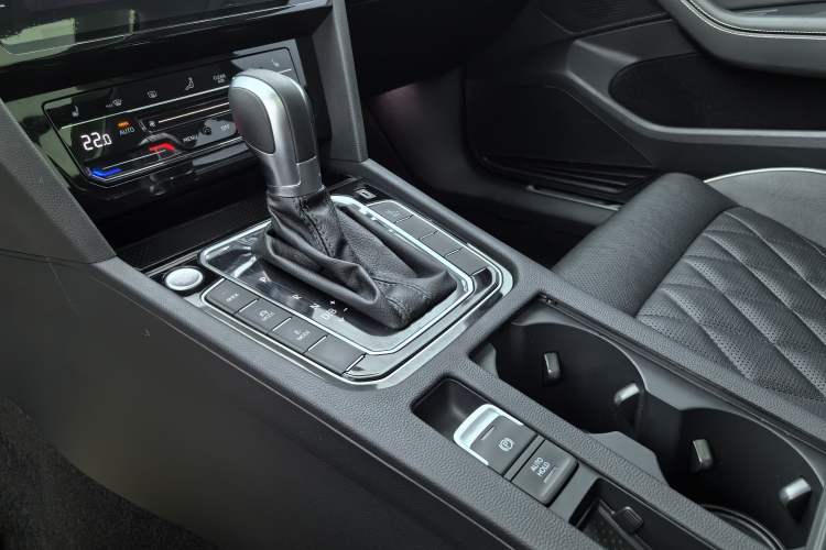Used Volkswagen Magotan GTE Plug-in Hybrid 2022 GTE Luxury Model Interior 4