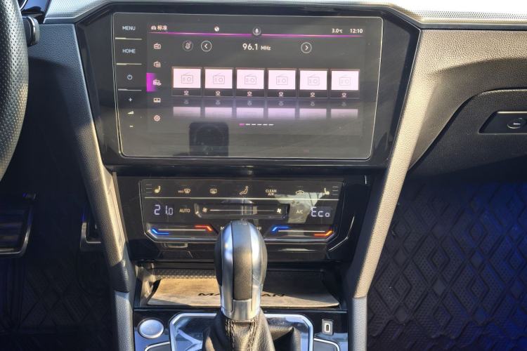 Used Volkswagen Magotan GTE Plug-in Hybrid 2022 GTE Luxury Model Interior 4